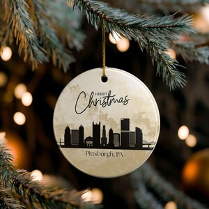 Adorno navideño de cerámica de doble cara con el horizonte de Pittsburgh