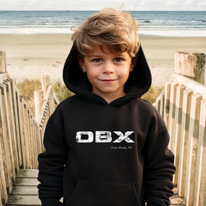 Sweat à capuche épais pour enfant - Design carte OBX, parfait pour les amoureux de la plage, souvenir des Outer Banks, tenues décontractées, cadeau de voyage, style printanier