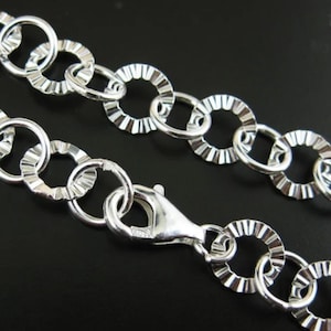 Pulseira de prata esterlina – Pulseira com pingente – Círculo texturizado com anel liso – Pulseira elegante com pingente de prata (7,5 polegadas) SKU: 601026-7,5