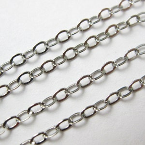 May include: Silver chain with oval links. The chain is shown in three rows, with the top row being the thickest and the bottom row being the thinnest.