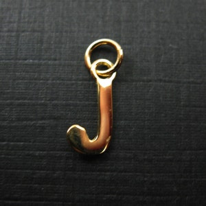Vermeil Charm - Encantos iniciales y suaves de la carta ( Carta J ) - Oro 18K chapado sobre plata de ley - SKU: 201057-VM-J