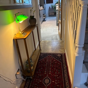 Smalle consoletafel, entree hoge consoletafel, slanke lange gangstandaard, hout, 2 verdiepingen met opbergplank, walnoot, console uit het midden van de eeuw afbeelding 15