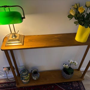 Smalle consoletafel, entree hoge consoletafel, slanke lange gangstandaard, hout, 2 verdiepingen met opbergplank, walnoot, console uit het midden van de eeuw afbeelding 5