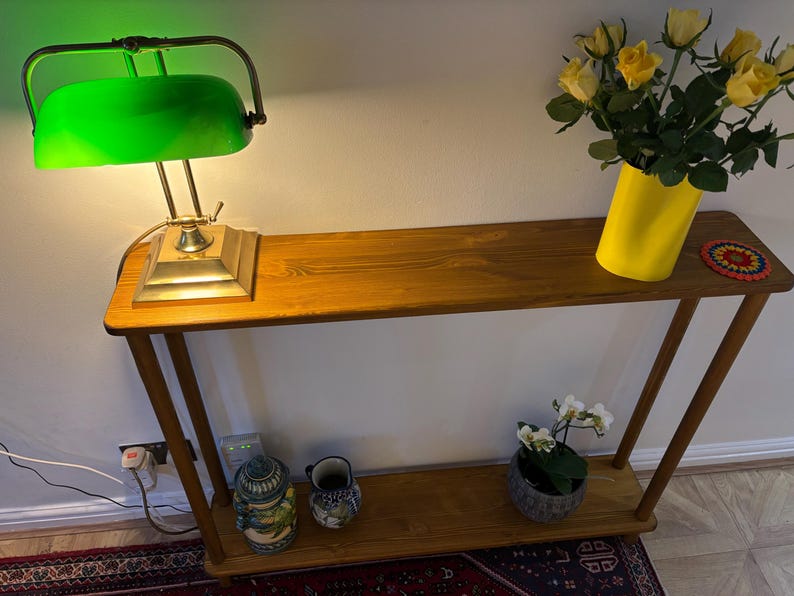Smalle consoletafel, entree hoge consoletafel, slanke lange gangstandaard, hout, 2 verdiepingen met opbergplank, walnoot, console uit het midden van de eeuw afbeelding 5