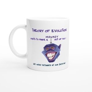 Puede incluir: Taza de café de cerámica blanca con una cara de mono de dibujos animados de color morado y el texto "THEORY OF EVOLUTION MONKEY WANTS TO MAKE A OUT OF YOU! WE WERE DESIGNED BY OUR CREATOR!"