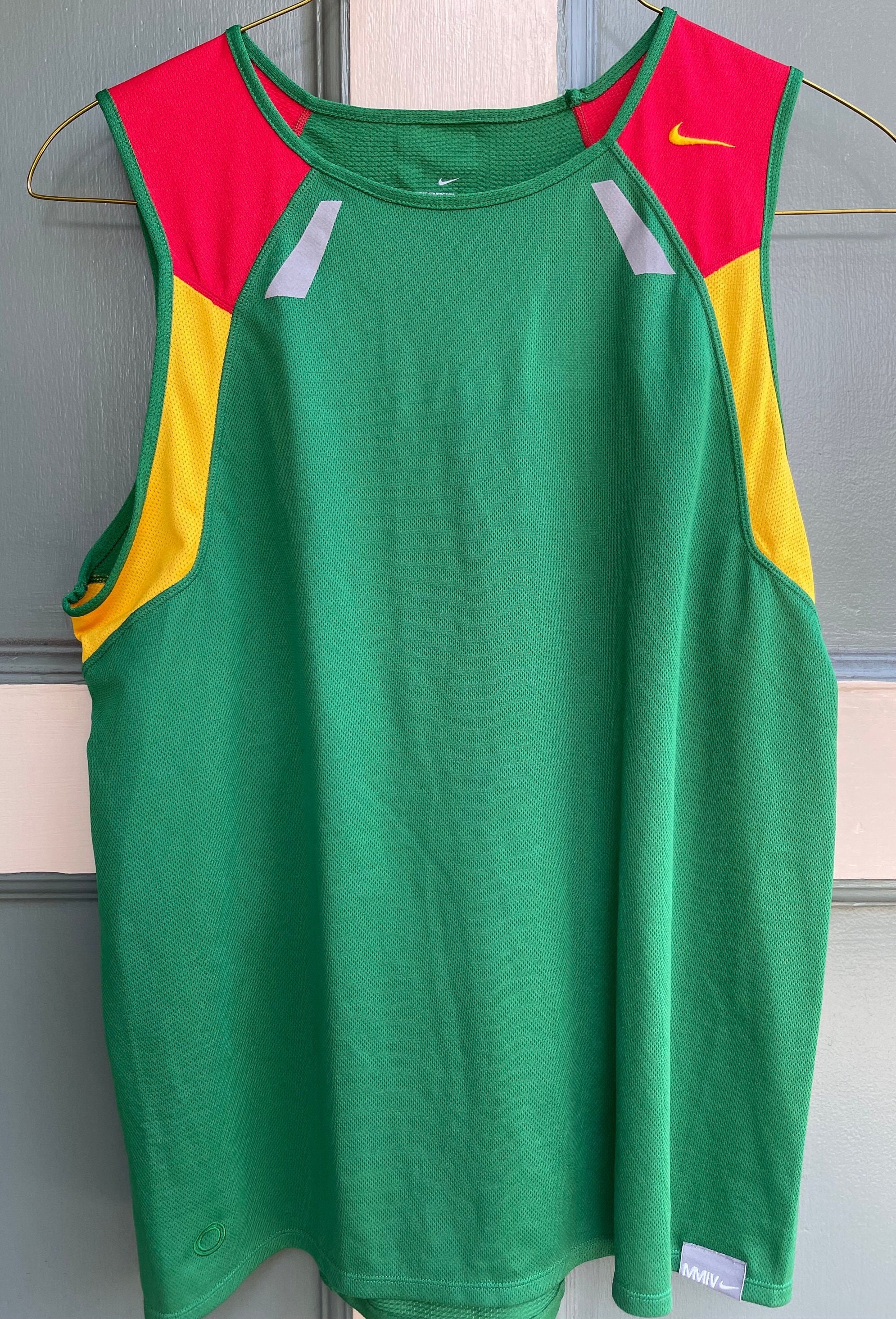 Vintage NIKE Sphere Running Top 2004 - Rasta Colors Red, Green and 