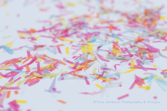 COLORFUL TISSUE PAPER CONFETTI