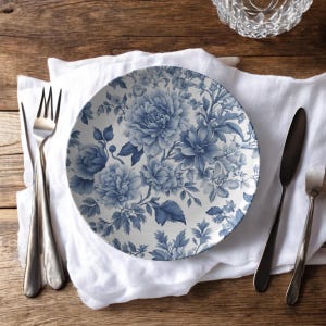 Blue Floral Dinner Plate: Elegant Vintage-Inspired Dinnerware