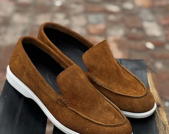 Handgemaakte kameelleren loafers voor heren | Vrijetijdsschoenen met witte zool | Handgemaakte instapmocassins | Comfortabele zomerschoenen | Cadeau voor hem