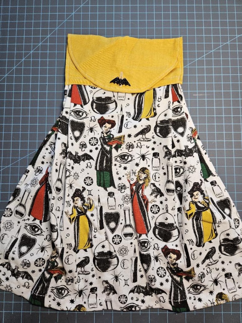 Nightmare Before Christmas - Hanging Kitchen Towels Hocus Pocus 1