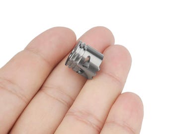 May include: A silver metal coil for an electronic cigarette. The coil is designed to heat up and vaporise e-liquid.