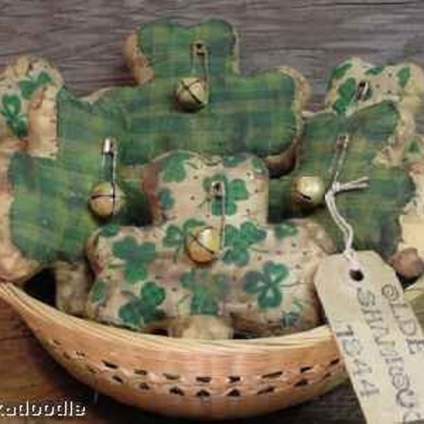 Primitive Irish Shamrocks Gaelic Irish Sayings Tucks Bowl Filler Ornies Pattern