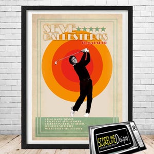 Pode incluir: Pôster de golfe vintage emoldurado com Seve Ballesteros em ação, em um cenário retrô laranja e verde. O pôster inclui texto detalhando suas conquistas e é emoldurado em preto.