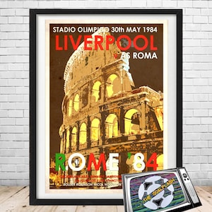 Peut inclure: Une affiche de style vintage annonçant un match de football de 1984 entre Liverpool et l'AS Roma au Stadio Olimpico de Rome. L'affiche représente le Colisée avec le texte "ROME '84" et les noms des joueurs de Liverpool.