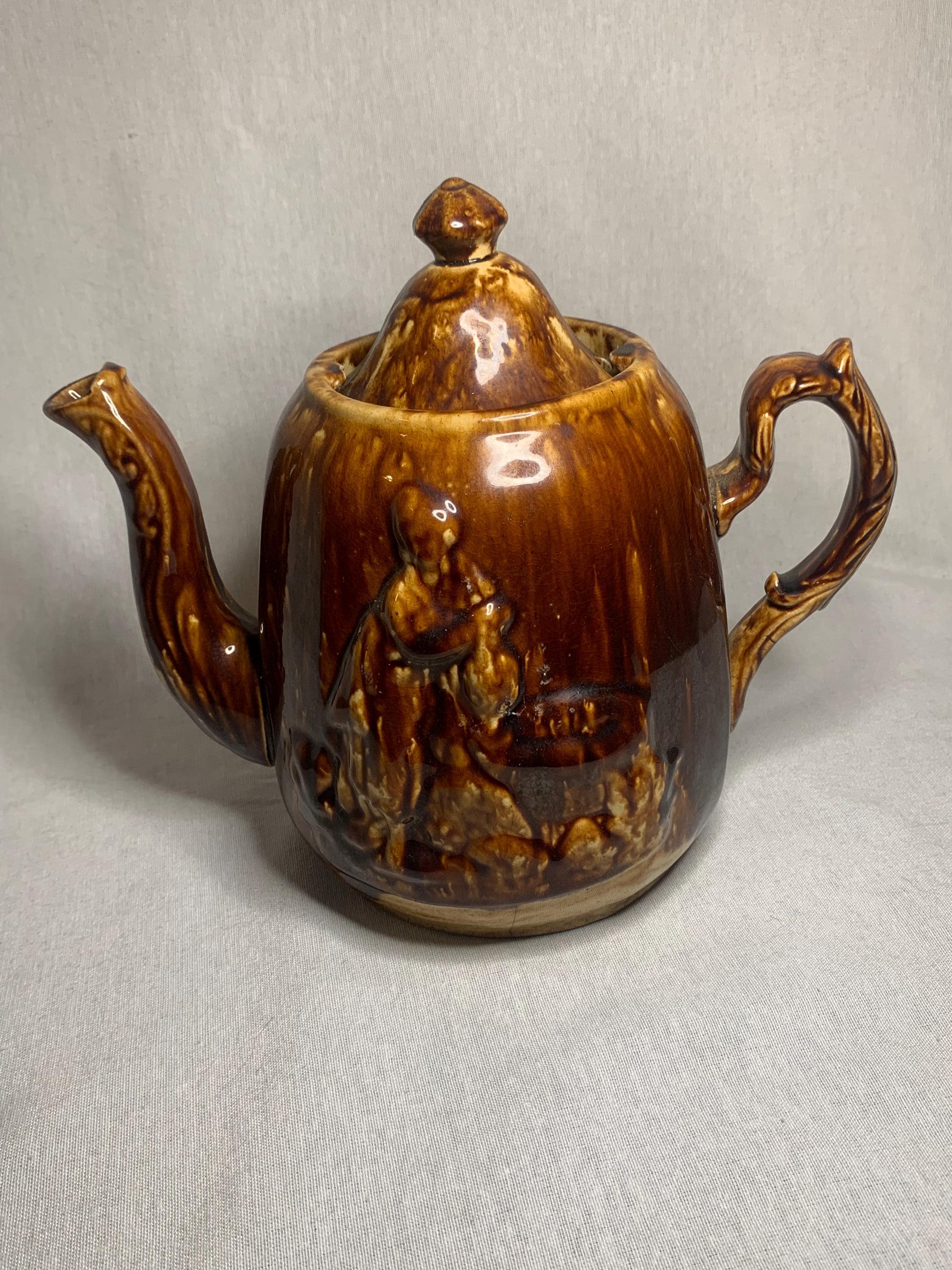 最終値下げ！Real Antique small chertアンティーク Antique 1850's Rockingham Pottery Rebecca at the Well Teapot - Etsy