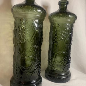 Vintage Paar dunkelgrüne Empoli Glas Obst Karaffen Made In Italien