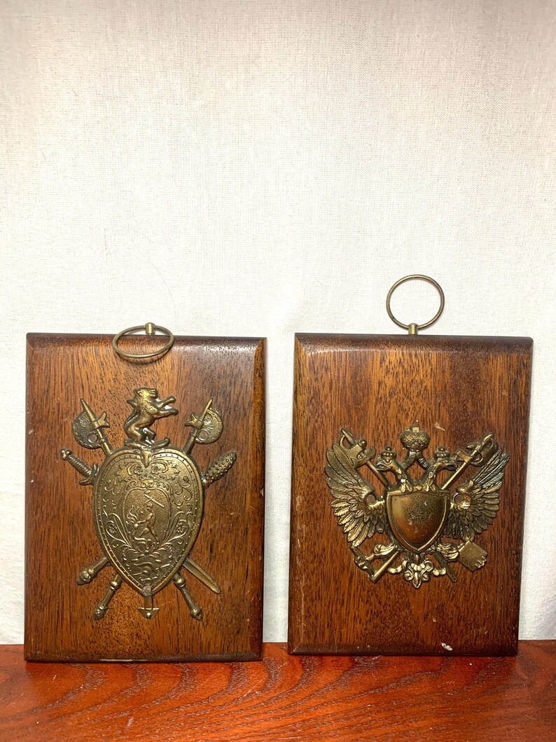 Fresh Look at Vintage Pair Of Coat Of Arms Wall Plaques