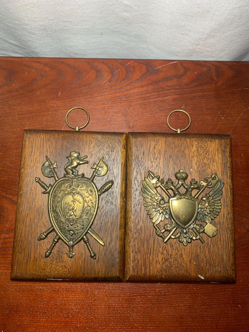 Photo inspiration: Gallery Detail: Vintage Pair Of Coat Of Arms Wall Plaques