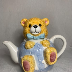 Vintage Giftco Inc. TeddyBear Teapot