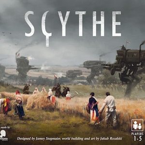Puede incluir: Se muestra el juego de mesa "Scythe", con un paisaje con mecas y figuras cosechando cultivos. El título "Scythe" está en la parte superior. La imagen incluye el logotipo de Stonemaier Games, información sobre el modo en solitario y detalles de jugadores y tiempo.
