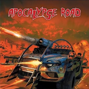 Könnte beinhalten: Ein Spielcover mit einem futuristischen, stark modifizierten Auto, das auf einer roten, staubigen Straße fährt. Das Auto ist blau und grau mit einer großen Waffe, die auf dem Dach montiert ist. Der Titel "Apocalypse Road" ist in roten Buchstaben oben im Bild geschrieben.