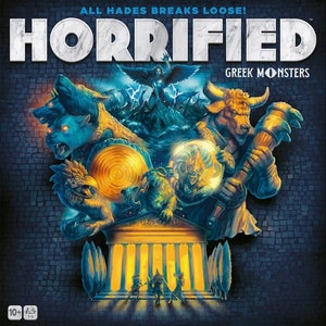 Puede incluir: El juego de mesa "Horrified: Greek Monsters" presenta un fondo azul oscuro con el título en blanco. La obra de arte representa varias criaturas mitológicas griegas, incluyendo un Minotauro y Cerbero. El juego es para 1-5 jugadores, a partir de 10 años.