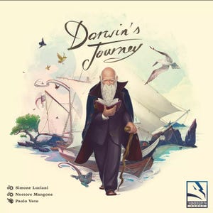 Può includere: Un'illustrazione di Charles Darwin su una nave, che tiene un libro. Il titolo "Darwin's Journey" è scritto in corsivo sopra di lui. L'immagine è in stile vintage con effetti ad acquerello.