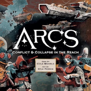Op de afbeelding: Een bordspeldoos met een donkerblauwe achtergrond en een wit, gestileerd logo dat "ARCS" leest met een ster in de "A". De tekst "CONFLICT & COLLAPSE IN THE REACH" staat onder het logo. De cover toont een verscheidenheid aan kleurrijke personages en ruimteschepen.