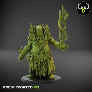 Puede incluir: Figura de fantasía verde impresa en 3D de un humanoide musculoso con barba, cadenas y un bastón. La figura tiene un diseño detallado con llamas y follaje. La base dice "PRESUPPORTED STL". Un logotipo está en la esquina superior derecha.