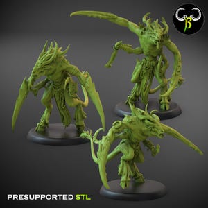 Könnte beinhalten: Drei grüne Dämonenfiguren mit großen Klauen und Hörnern, auf schwarzen kreisförmigen Sockeln. Die Figuren haben ein detailliertes, strukturiertes Aussehen. Der Text "PRESUPPORTED STL" befindet sich am unteren Rand des Bildes.
