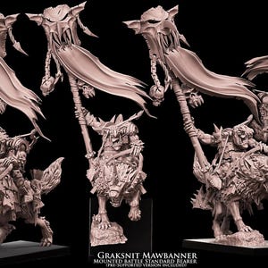 Peut inclure: Figurine miniature sépia d'un guerrier monté sur une créature ressemblant à un loup, tenant une bannière. La bannière est ornée d'un motif de crâne. Le texte "GRAKSNIT MAWBANNER" est visible.