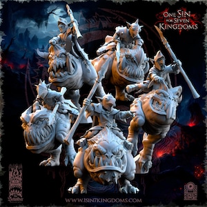Peut inclure: Plusieurs figurines fantastiques représentant des personnages en armure chevauchant des créatures monstrueuses. Les figurines tiennent des lances, sur un fond sombre et détaillé. Le texte "ONE SIN FOR SEVEN KINGDOMS" est visible.