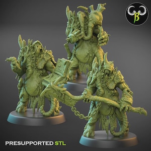 Op de afbeelding: Drie groene, gedetailleerde fantasie miniaturen. Eén figuur houdt een kettingwapen vast, een ander leest een boek en de derde staat rechtop. De miniaturen hebben hoorns, pantser en groteske kenmerken. De tekst "PRESUPPORTED STL" staat onderaan.