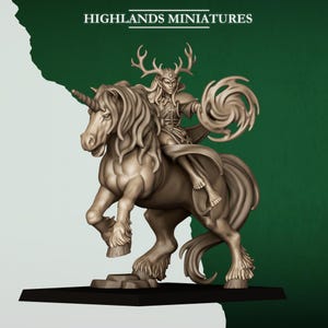 Peut inclure: Une figurine miniature en résine beige représentant un elfe avec des bois de cerf chevauchant une licorne. L'elfe porte une armure et tient un effet magique tourbillonnant. La licorne a une corne et une crinière. Texte HIGHLANDS MINIATURES.