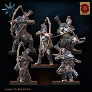 Op de afbeelding: Miniatuurfiguren van krijgers met pijl en boog, gekleed in bont en leren harnas. De figuren staan in verschillende actieposities, klaar om te vuren. De basis van de afbeelding luidt "Warriors of the Dark Gods Vol. 3".