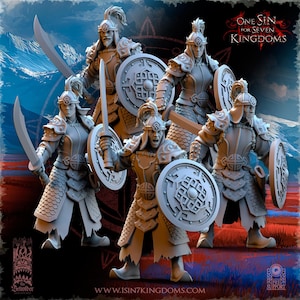 Può includere: Un gruppo di dettagliate figure in miniatura grigie di guerrieri in armatura, che impugnano spade e scudi. Le figure sono in varie pose d'azione. L'immagine include il testo "ONE SIN FOR SEVEN KINGDOMS" e "www.isin7kingdoms.com".