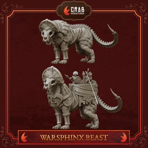 Pode incluir: Duas miniaturas detalhadas de Warsphinx Beast. As criaturas são cinzentas, com cabeças felinas esqueléticas, armaduras ornamentadas e longas caudas segmentadas. Uma miniatura é mostrada com uma carroça transportando figuras esqueléticas. O texto "WARSPHINX BEAST" está na parte inferior.