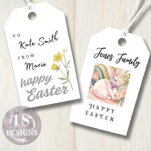 Może przedstawiać: Dwie białe etykiety prezentowe z motywem Wesołych Świąt Wielkanocnych. Jedna etykieta ma wzór kwiatowy z tekstem "To Kate Smith From Marie happy Easter". Druga etykieta ma ilustrację królika z tekstem "Jones Family HAPPY EASTER".