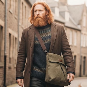 Messengertasche aus gewachstem Canvas in Tarngrün | MODULAR