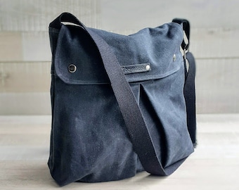 Waxed Canvas Messenger Bag in Charcoal Black | MODULAR