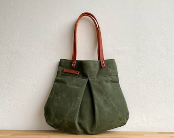 KREMNA - Waxed Canvas Shoulder Bag in Army Green (dark green) -- everyday purse --