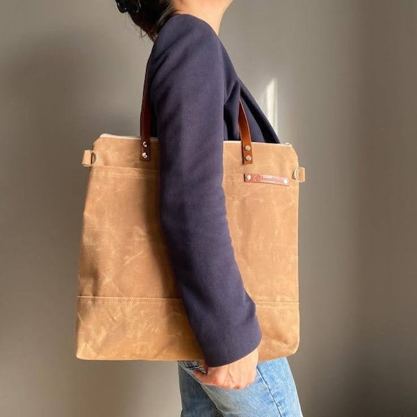 WAXED CANVAS TOTE in Beige (Tan) ZiPPERED, Unisex, Laptop Bag, Diaper Bag, School Bag, Leather Straps, Coffee, Macbook Pro Bag, Tote