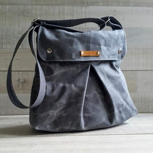 Waxed Canvas Messenger Bag in Gray MODULAR image 3