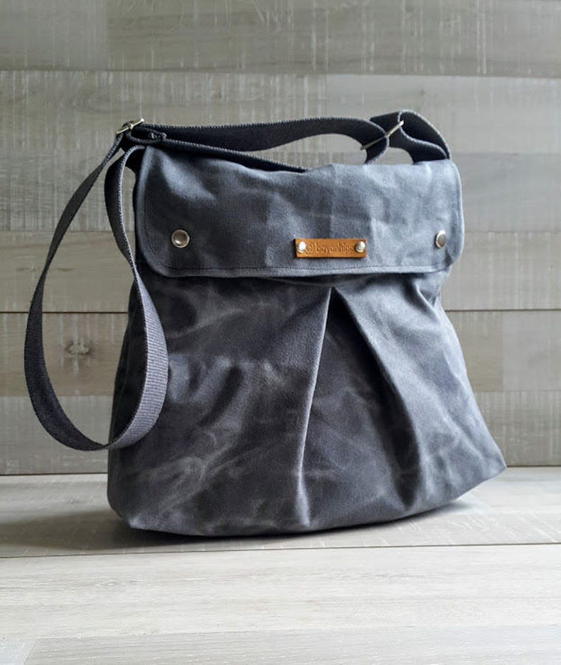 Waxed Canvas Messenger Bag in Gray MODULAR image 3