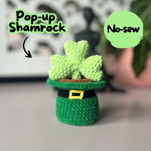 Pop-up Shamrock in a Leprechaun Hat Crochet Pattern | St. Patrick’s Day Crochet | No-Sew | Leprechaun crochet pattern | Clover crochet