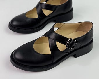 Ręcznie robione czarne skórzane baleriny typu Mary Jane, buty vintage z paskami na krzyż