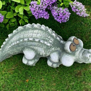 Painted crocodile figure Stone animal Small crocodile Garden crocodile figure Yard animal decor Green concrete crocodile Garden decoration