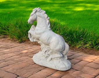 Large horse sculpture Realistic horse design Detailed animal ornament Concrete horse figurine Beton horse art Garden animal Yard horse