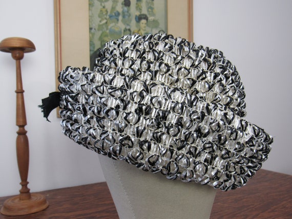 Black & White Straw Hat - Vintage 1960s Rafia Tal… - image 6
