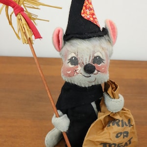 Vintage Annalee Halloween Witch Mouse: 1977 Collectible Fall Decor